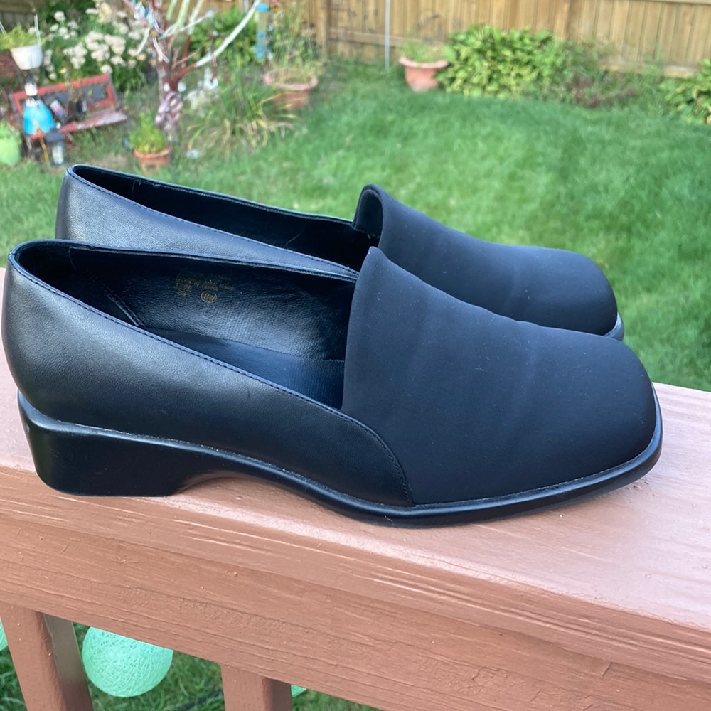 Wesley & Co Black Leather Loafers. Size 8 W